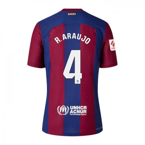 Maglia Barcellona R. Araujo 4 Primo 2023-24 Maniche Corte - Uomo Maglia Barcellona R. Araujo 4 Primo 2023-24 Maniche Corte - Uomo